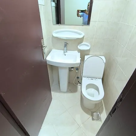 Rooms Opposite Mega Mall In Telephone Shops Roundabout Flat No 203 Charjah Extérieur photo
